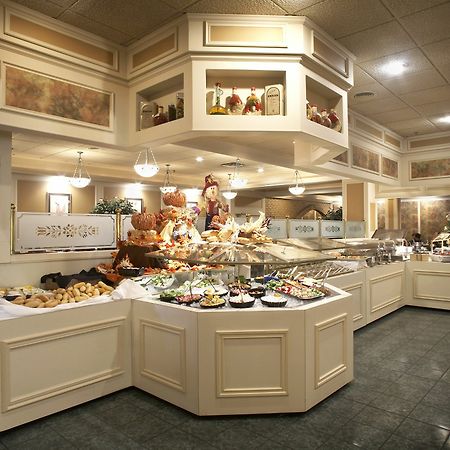 Black Knight Inn Ред Дир Ресторан фото