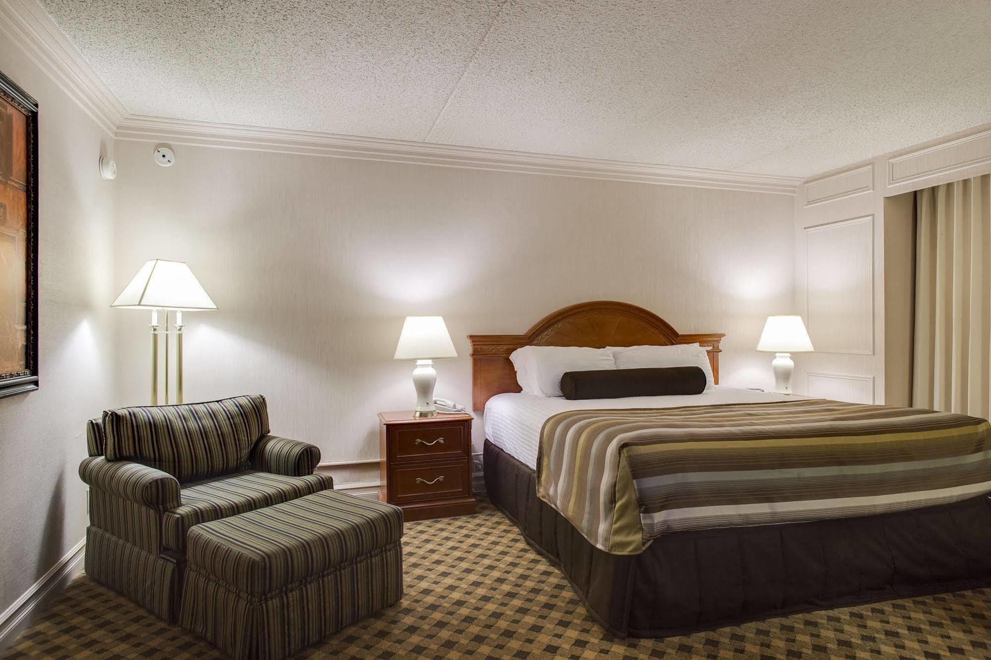 Black Knight Inn Ред Дир Экстерьер фото